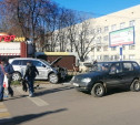 В Узловой внедорожник вылетел на красный на перекресток и протаранил ВАЗ: госпитализирован пешеход