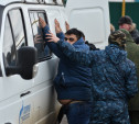 Полиция в Плеханово задерживает местных жителей