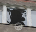 В Туле полиция, МЧС и газовщики выясняют, почему в квартире в девятиэтажке вылетели стекла