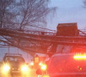 На Венёвском шоссе самосвал снёс эстакаду с трубами