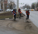 На улицах Тулы начали убирать смет с проезжей части