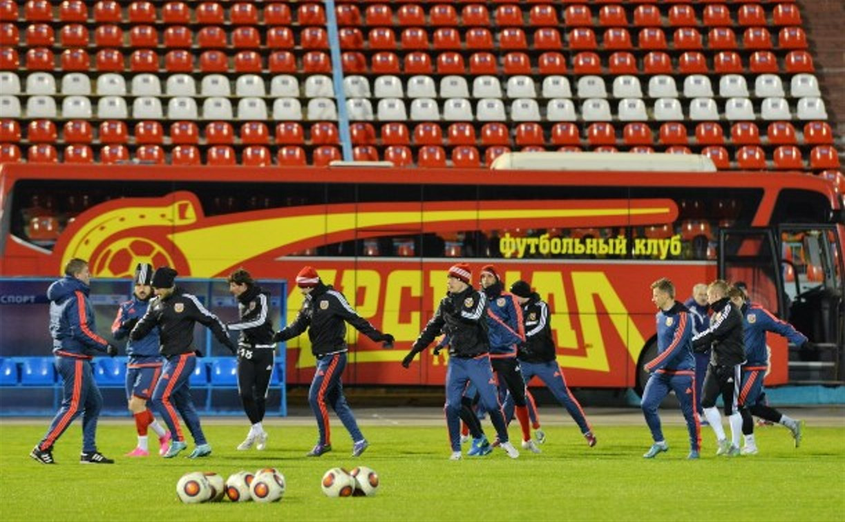 Футболисты «Арсенала» опробовали газон стадиона в Воронеже