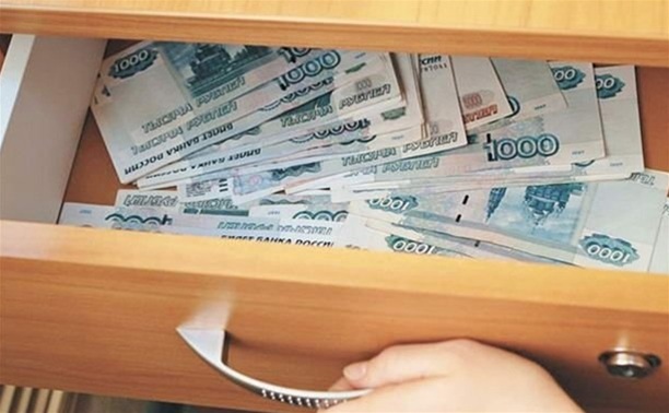 В Новомосковске бывший чиновник присвоил почти полмиллиона рублей
