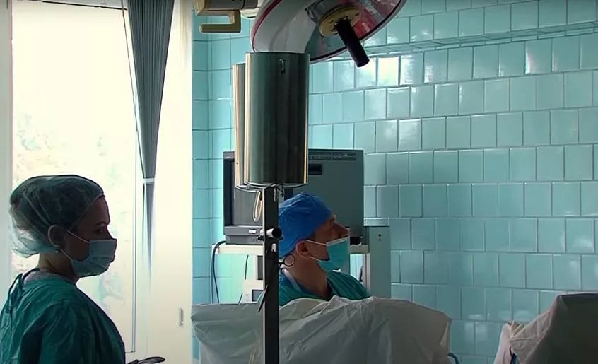 Медики из Новомосковска провели уникальную операцию по дроблению камней в почках