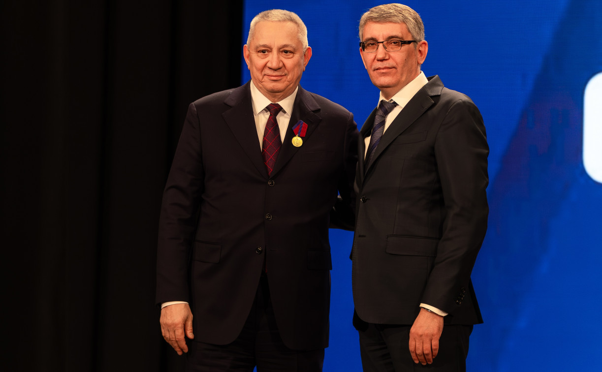 Председатель совета директоров ГК «Полипласт» награжден серебряной медалью «За особый вклад в развитие Тульской области»