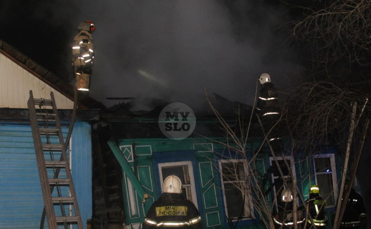Движение по ул. Пионерской в Туле временно перекрыто из-за пожара: фоторепортаж