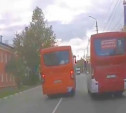 В Туле водитель автобуса нарушил ПДД ради обгона конкурента