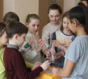 Регоператор «МСК-НТ» продолжает устанавливать контейнеры для сбора пластика в школах Новомосковска