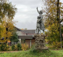Скульптура «Встречающие» эпохи СССР: маму с мальчиком увезут на реставрацию 