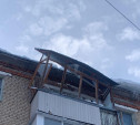 В Новомосковске сотрудники УК сломали балкон, пытаясь очистить его от сосулек