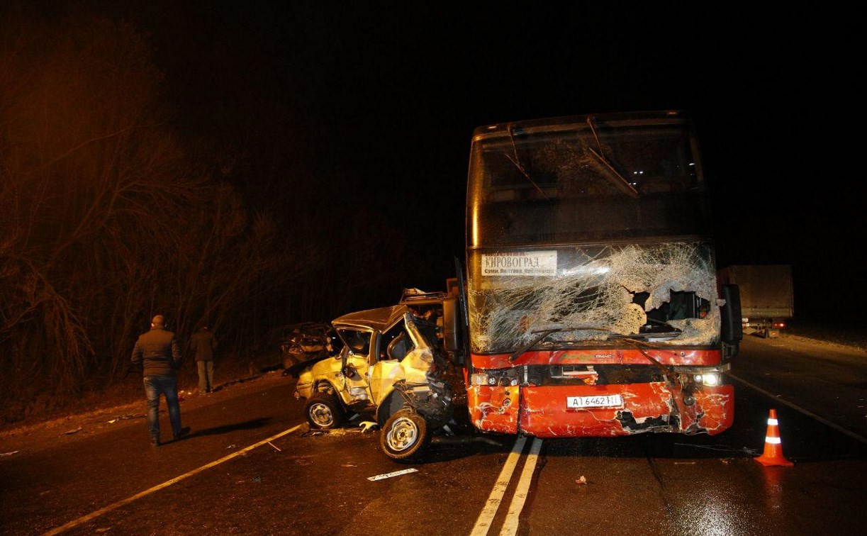 Под Тулой столкнулись автобус и пять автомобилей: погиб мужчина
