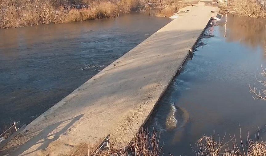 В Белевском районе из-за паводка перекрыли низководный мост
