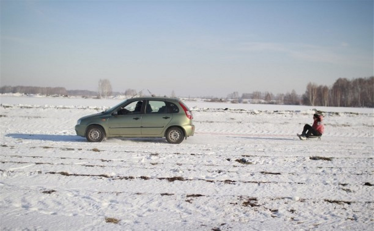 В Заокском районе подросток едва не погиб, катаясь по снегу за машиной 