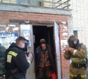 В Новомосковске пожарные вывели из горящего подъезда 7 человек
