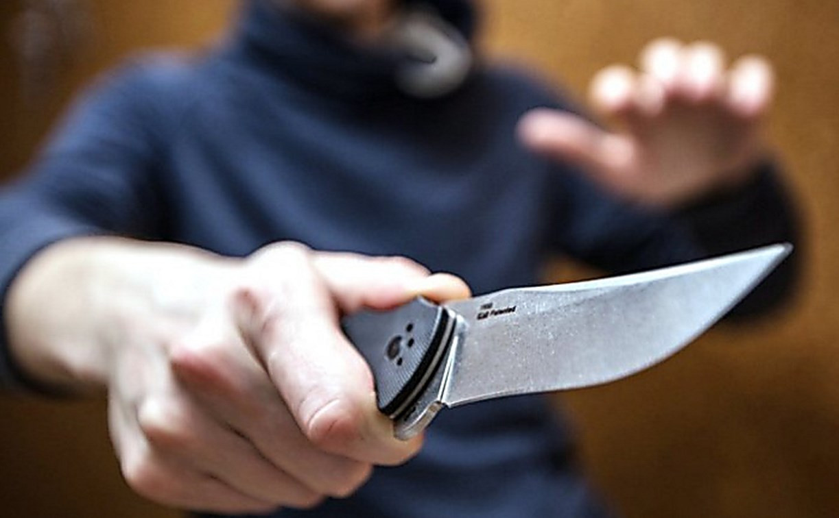 Житель Алексина напал с ножом на женщину и пытался отнять у нее деньги