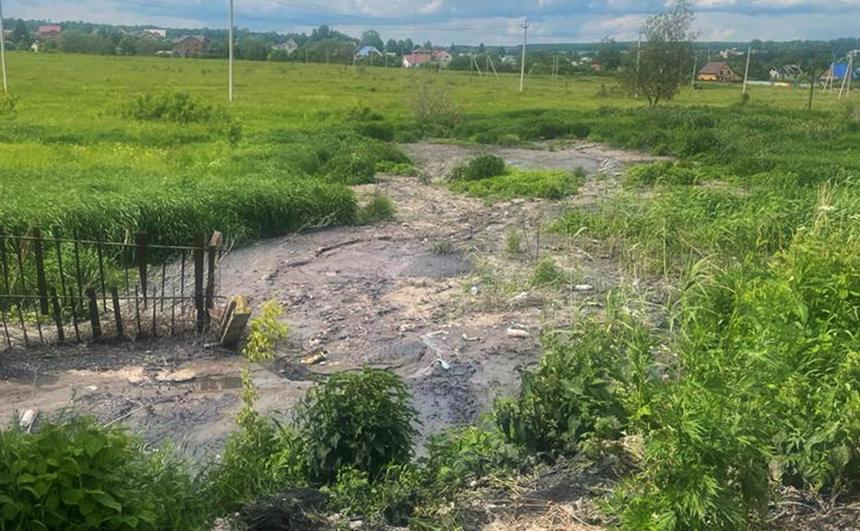 Жители Ясногорска пожаловались на ассенизаторские машины, которые сливают нечистоты прямо в поле