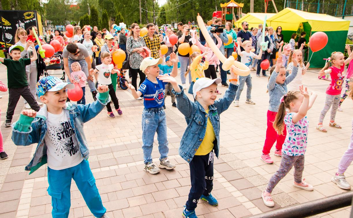 ЕВРАЗ Ванадий Тула организовал большой праздник для детей в Пролетарском парке Тулы