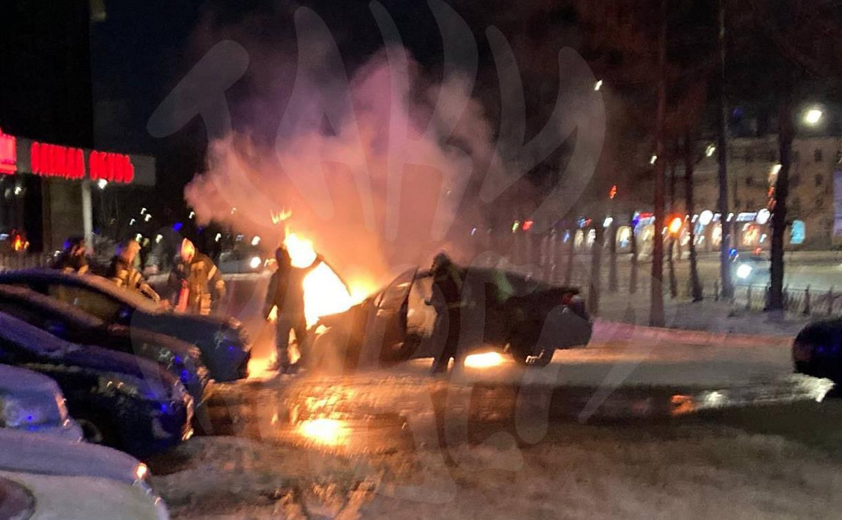 В Туле на ул. Лейтейзена сгорел автомобиль