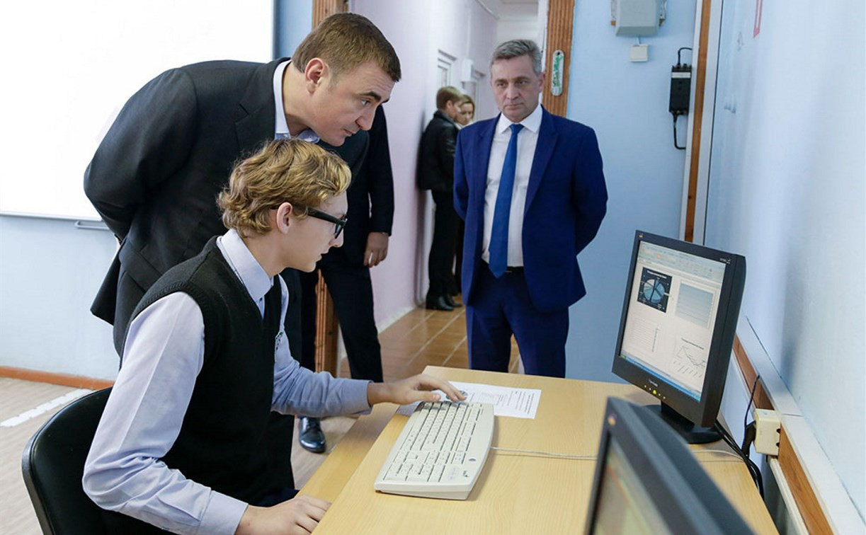 Губернатор Алексей Дюмин посетил Киреевский центр образования №2