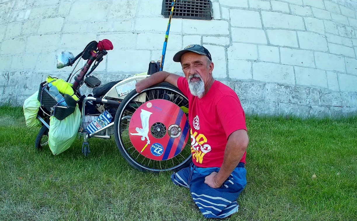 Из Питера в Адлер на инвалидном байке: Путешественник без ног и рук заглянул в Тулу 
