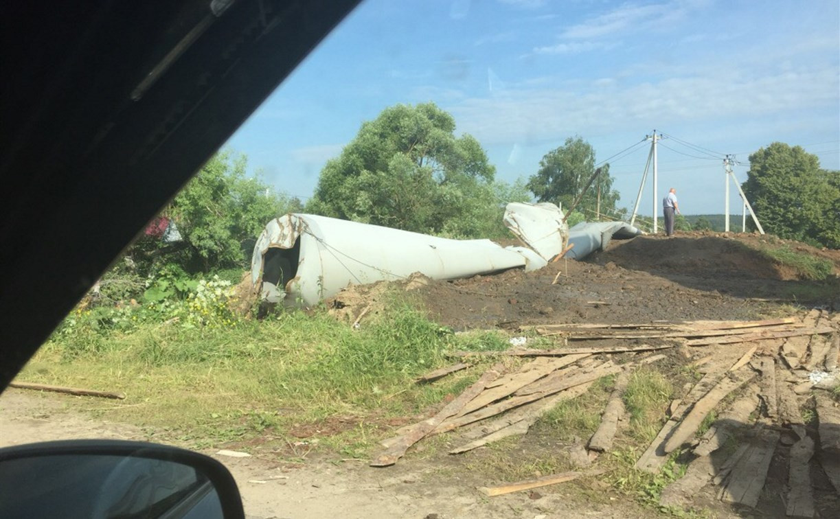 Новая водонапорная башня в Суворове рухнула через сутки после установки