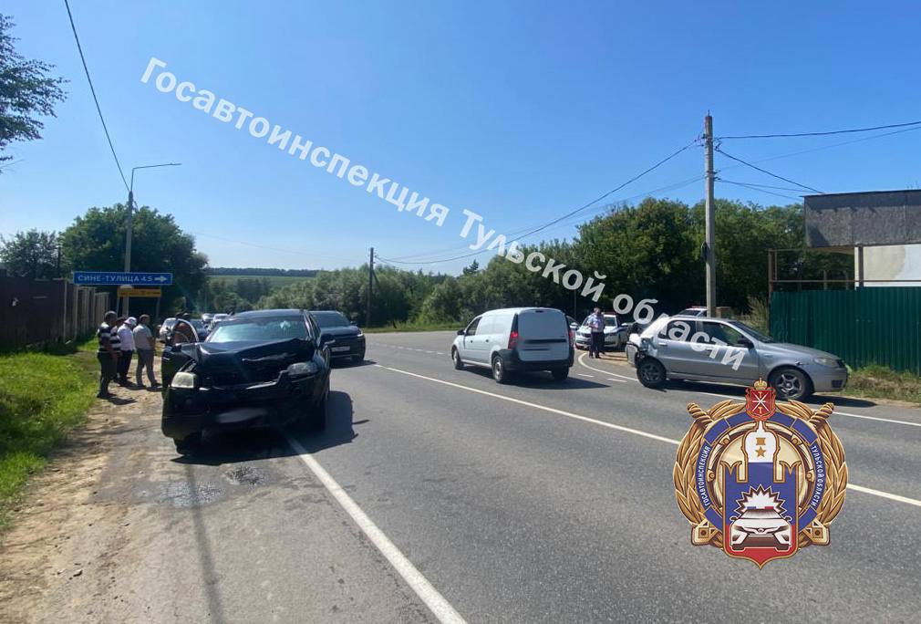 Под Тулой 3-летний ребенок пострадал в ДТП с двумя иномарками 
