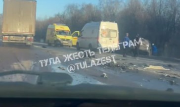 В Киреевском районе 21-летний водитель «Мазды» влетел в грузовик и погиб