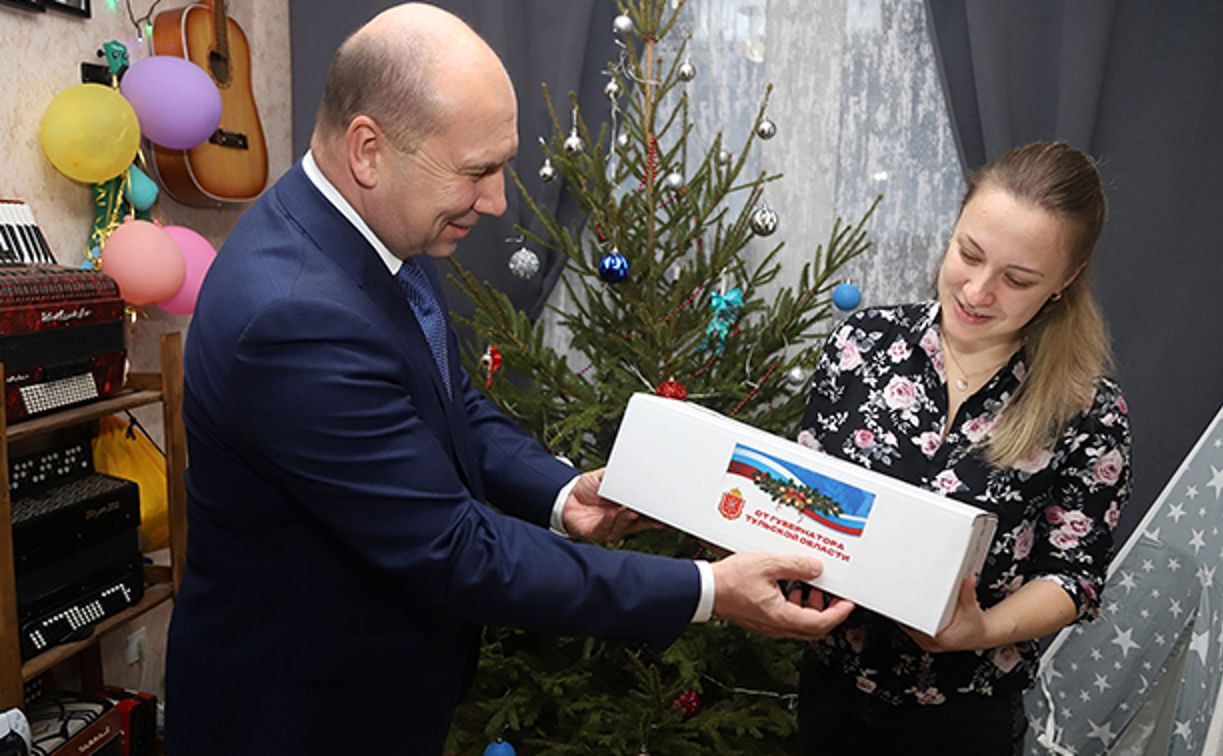 Тульские семьи участников СВО получили подарки от Алексея Дюмина
