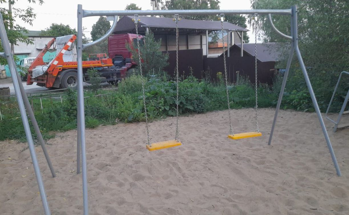 Детскую площадку в Менделеевском поселке приводят в порядок после публикации на Myslo