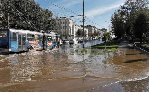 Прорыв водопровода: в Заречье затопило несколько улиц, поликлинику и школу 