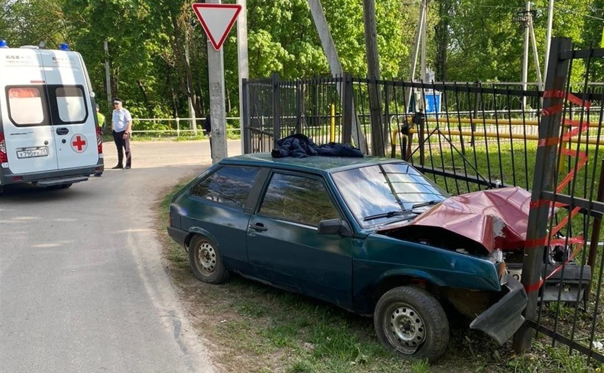 В Петелино пьяный водитель «восьмерки» врезался в забор