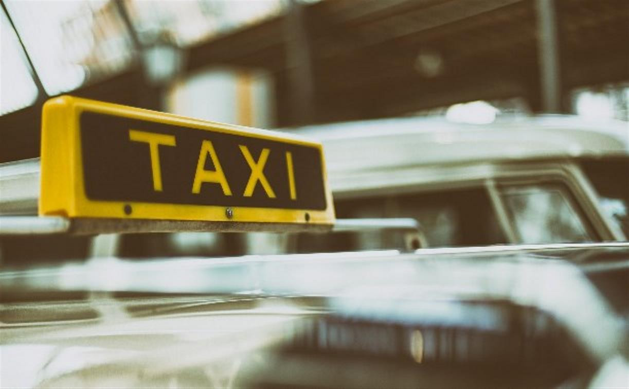 В Тульской области инспекторы ГИБДД поймали таксиста с поддельным разрешением на работу