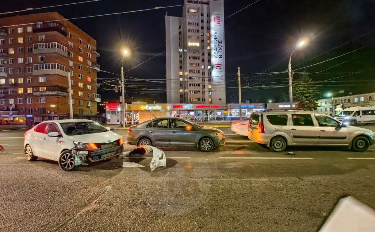 На Красноармейском проспекте в Туле произошло ДТП с участием 4 автомобилей