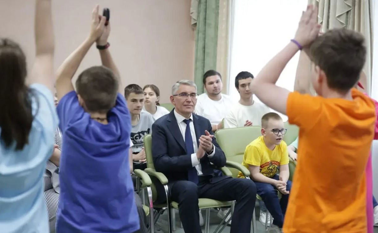 Юные щекинцы угостили губернатора собственноручно приготовленными сладостями 