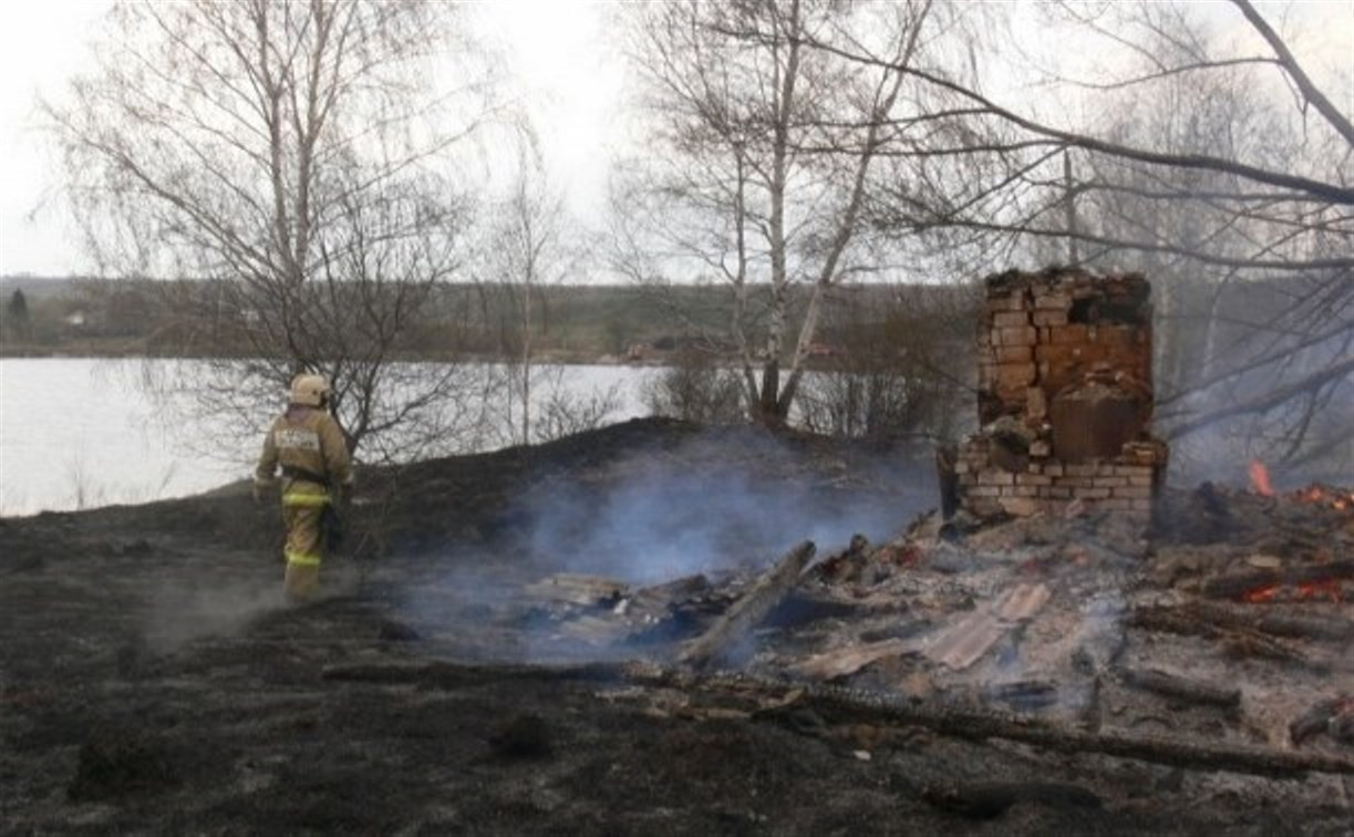 Семь пожарных расчётов тушили пожар в Киреевском районе