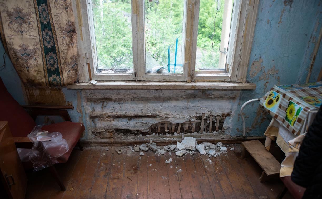 Жители поселка Дубовка: «В роддоме рухнул потолок – его закрыли. А мы в своих бараках всё живём»