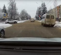 В Новомосковске водитель маршрутки не остановился на красный свет: видео
