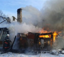 В Новомосковске сгорел жилой дом