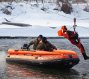 Провалившийся под лед школьник и терпящий бедствие рыбак: спасатели провели учения на Упе в Туле