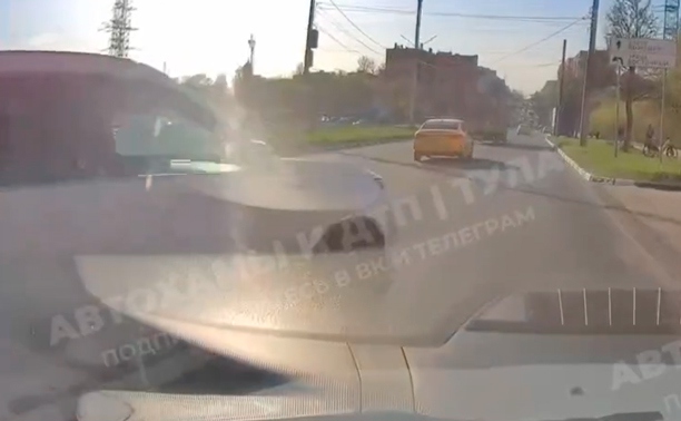 В Туле автоледи увидела парковочный карман и едва не устроила ДТП