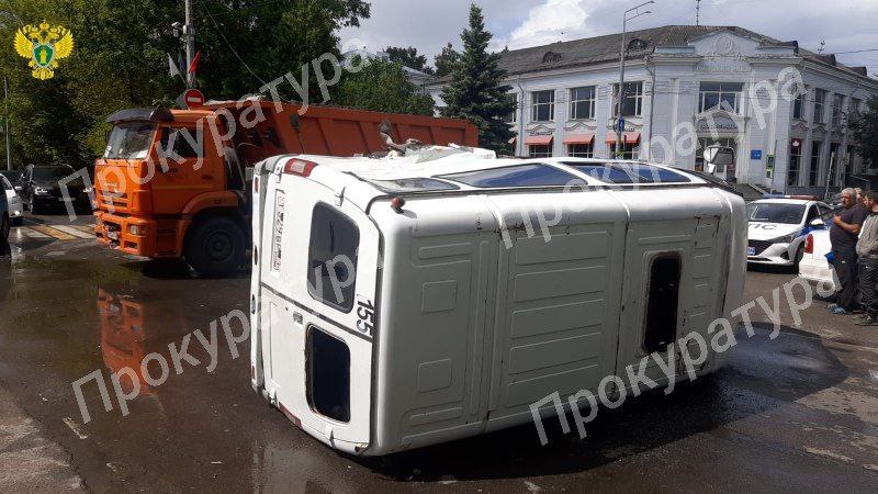 В ДТП с маршруткой в Новомосковске пострадали 6 человек 