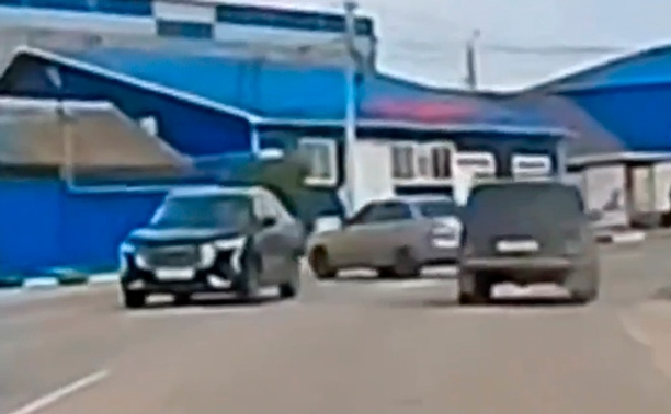 В Туле водитель дважды нарушил ПДД за 15 секунд