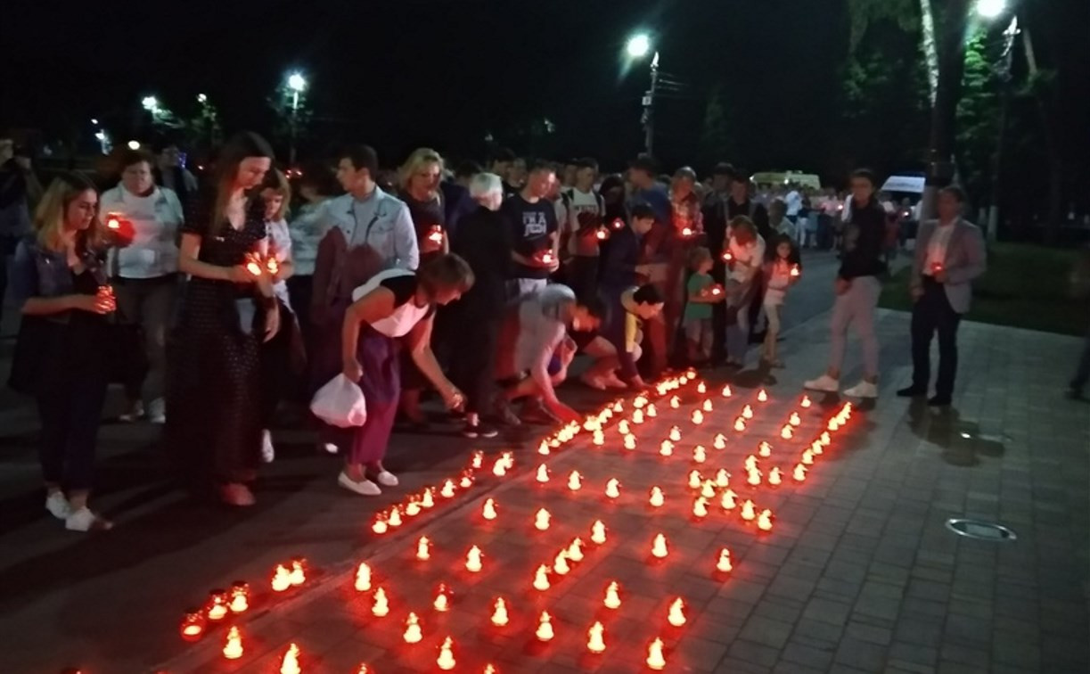 В Центральном парке Тулы прошла акция «Свеча памяти»: фоторепортаж