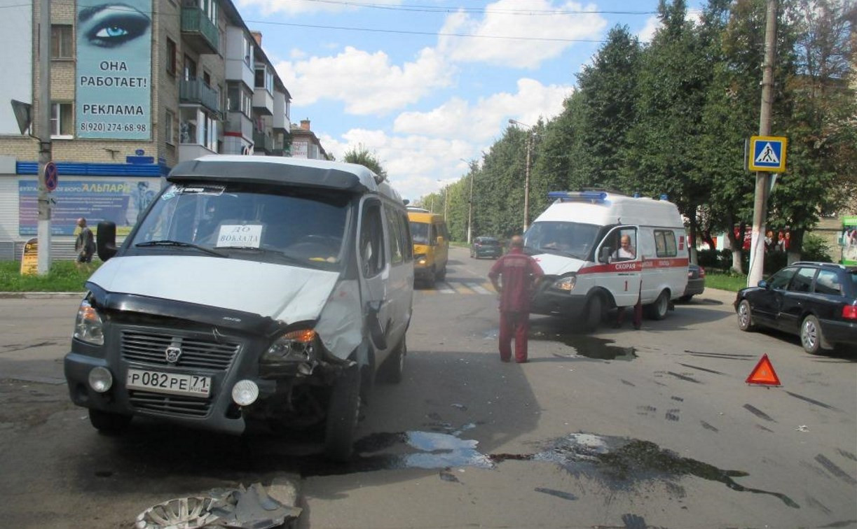 В Новомосковске произошла авария с участием автомобиля скорой помощи