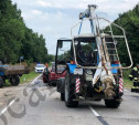 В Тульской области Renault столкнулся с двумя тракторами