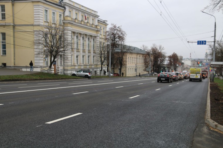 На проспекте Ленина обновили дорожную разметку