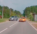В Алексине водитель такси едва не устроил лобовое ДТП: видео