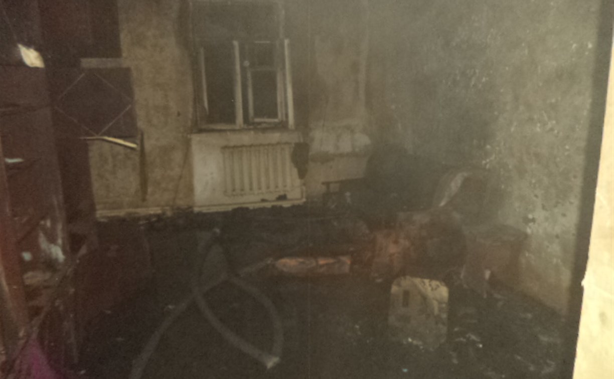 Щекинские пожарные спасли женщину из горящей квартиры