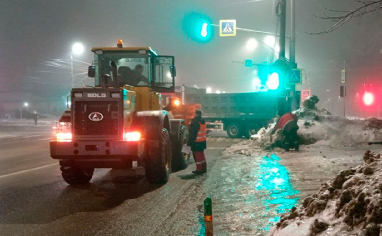 Ночью в Туле более 100 единиц техники устраняли последствия ледяного дождя 