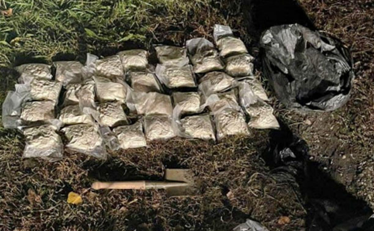 Тульские оперативники нашли тайники с 30 килограммами синтетического наркотика
